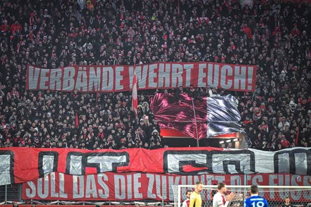 Germany, Football, 3 League, 15 Matchday, 2025 2026, Rot Weiss Essen vs FC Energie Cottbus, 23 11 2025, Stadion an der Hafenstrasse, Essen, Germany, Fan Protest Copyright: xMarkusxVerwimpx
