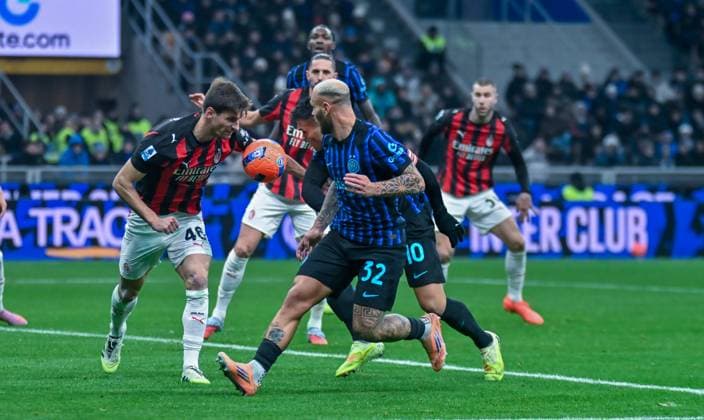 Milano Italy - November 23: Matteo Gabbia during the Serie A match between FC Internazionale and Ac Milan at San Siro Stadium on November 23, 2025 in Milano, Italy.  Copyright: xAndreaxRosito IPAxSportx xipa-agency.netx xx IPA_68323290 IPA_Agency_IPA68323290