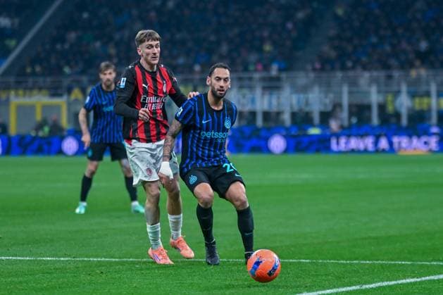 CALCIO - Serie A - Inter - FC Internazionale vs AC Milan Milano Italy - November 23: Hakan Calhanoglu during the Serie A match between FC Internazionale and Ac Milan at San Siro Stadium on November 23, 2025 in Milano, Italy. Milan Italy  Copyright: xIPAxSport ABACAx