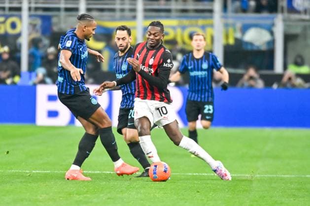 CALCIO - Serie A - Inter - FC Internazionale vs AC Milan Milano Italy - November 23: Rafa Leao and Manuel Akanji during Serie A match between FC Internazionale and Ac Milan at San Siro Stadium on November 23, 2025 in Milano, Italy. Milan Italy  Copyright: xIPAxSport ABACAx