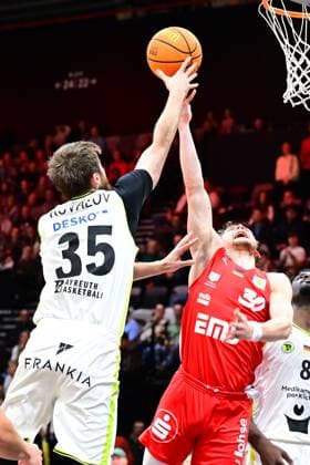 23 11 2025 Basketball Season 2025 2026 2 Bundesliga Pro A 10 Matchday Nuremberg Falcons Basketball Club NBC BBC Bayreuth AlSch xalxscx Artem Kovalov 35, BBC Bayreuth Vincent John Friederici 30, Nuremberg Falcons BC NBC