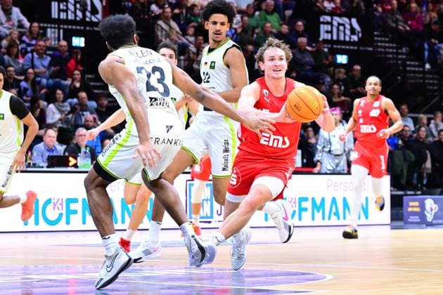 23 11 2025 Basketball Season 2025 2026 2 Bundesliga Pro A 10 Matchday Nuremberg Falcons Basketball Club NBC BBC Bayreuth AlSch xalxscx Kevaughn Allen 23, BBC Bayreuth Leroy Ikejiaku 22, BBC Bayreuth Carter Whitt 2, Nuremberg Falcons BC NBC
