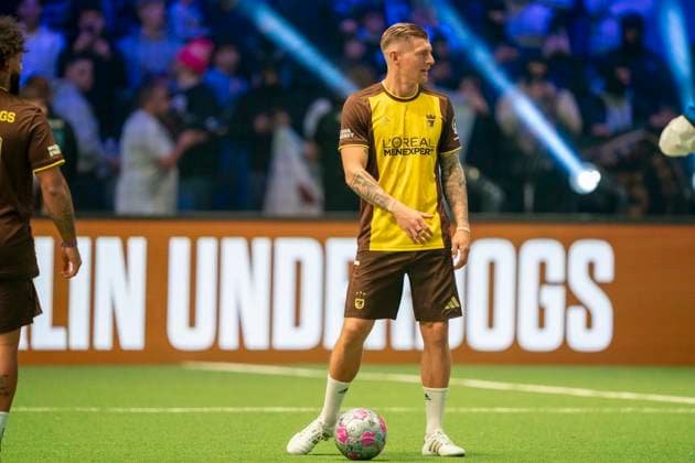 Toni Kroos former Real Madrid footballer with Loreal L OREAL advertising on his chest 23 11 2025, Football, The Icon League, GER, Bremen, ÖVB Arena Copyright: HMBxMedia xMarcoxBader