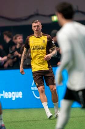 Toni Kroos former Real Madrid footballer with Loreal L OREAL advertising on his chest 23 11 2025, Football, The Icon League, GER, Bremen, ÖVB Arena Copyright: HMBxMedia xMarcoxBader