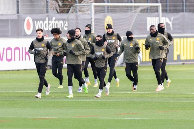 24 11 2025, Football, Season 2025 2026, UCL, Final training Borussia Dortmund, f l Aaron Anselmino Borussia Dortmund , Karim Adeyemi Borussia Dortmund , Fabio Silva Borussia Dortmund , Ramy Bensebaini Borussia Dortmund , Julian Brandt Borussia Dortmund , Yan Couto Borussia Dortmund , Maximilian Beier Borussia Dortmund , Marcel Sabitzer Borussia Dortmund , Serhou Guirassy Borussia Dortmund , Carney Chukwuemeka Borussia Dortmund , Dortmund training ground BVB NRW Germany xRHR PHOTO DEx Copyright: DennisxEwert RHR-FOTOx RHR-FOTO DE