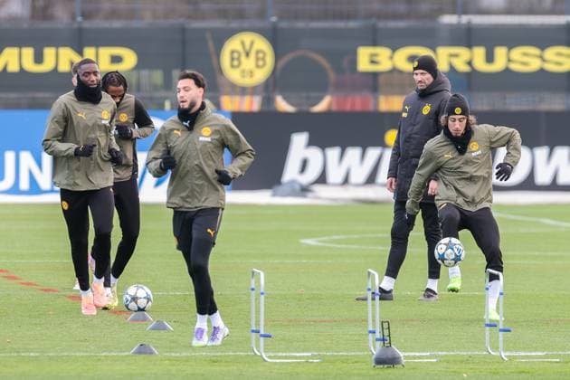 24 11 2025, Football, Season 2025 2026, UCL, Final training Borussia Dortmund, f l Serhou Guirassy Borussia Dortmund , Ramy Bensebaini Borussia Dortmund , Athletic trainer Mathias Kolodziej Borussia Dortmund , Fabio Silva Borussia Dortmund , Dortmund training ground BVB NRW Germany xRHR PHOTO DEx Copyright: DennisxEwert RHR-FOTOx RHR-FOTO DE