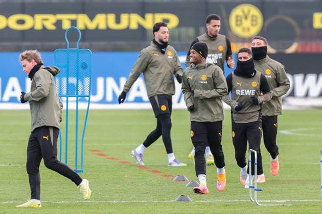 24 11 2025, Football, Season 2025 2026, UCL, Final training Borussia Dortmund, f l Cole Campbell Borussia Dortmund , Ramy Bensebaini Borussia Dortmund , Julien Duranville Borussia Dortmund , Felix Nmecha Borussia Dortmund , Yan Couto Borussia Dortmund , Salih Özcan Borussia Dortmund , Dortmund Training ground BVB NRW Germany xRHR PHOTO DEx Copyright: DennisxEwert RHR-FOTOx RHR-FOTO DE