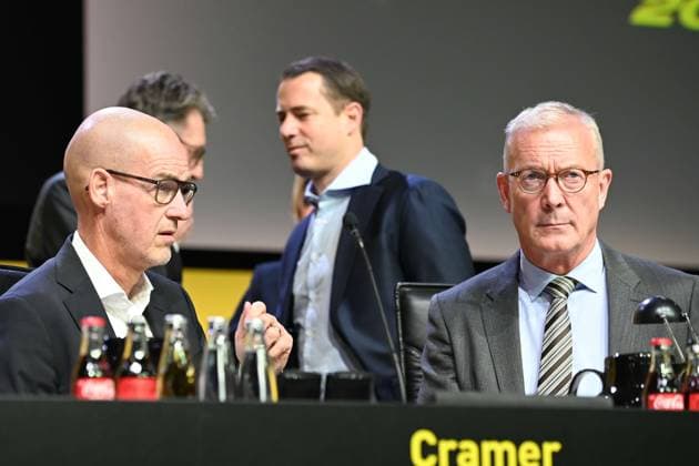 f l Carsten CRAMER, Member of the Executive Board, Lars RICKEN, Member of the Executive Board, Thomas TRESS, Treß, Member of the Executive Board, Chief Financial Officer, CFO, Annual General Meeting of Borussia Dortmund GmbH Co KGaA, Dortmund Westfalenhalle, 24 11 2025 oÂ