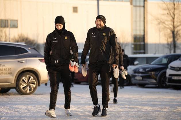 Bodo Glimt training Bodo 20251124 Haitam Aleesami and Magnus Bech Riisnaes arrive at the indoor training of Bodo Glimt in Nordlandshallen the day before the Champions League football match against Juventus Photo Stian Lysberg Solum NTB Bodo Norway EDITORIAL USE ONLY RESTRICTED USE FOR BETTING COMPANIES  Copyright: xStianxLysbergxSolumx xNTBx