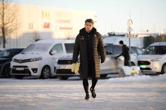 Bodo Glimt training Bodo 20251124 Patrick Berg arrives at the indoor training of Bodo Glimt in Nordlandshallen the day before the Champions League football match against Juventus Photo Stian Lysberg Solum NTB Bodo Norway EDITORIAL USE ONLY RESTRICTED USE FOR BETTING COMPANIES  Copyright: xStianxLysbergxSolumx xNTBx