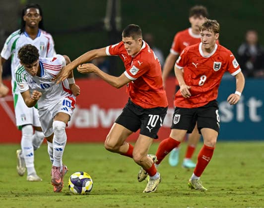 Austria v Italy : Semi-final- FIFA U-17 World Cup Qatar 2025 Vasilije Markovic of Austria and Samuele Inacio of Italy in action during the FIFA U-17 World Cup Qatar 2025 Semi-final match between Austria and Italy in Doha, Qatar, on November 24, 2025. DOHA Qatar Copyright: xNOUSHADxTHEKKAYILx