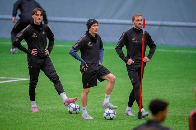 Bodo Glimt training Bodo 20251124 Andreas Helmersen, Sondre Brunstad Fet and Brede Moe at the training for Bodo Glimt in Nordlandshallen the day before the Champions League football match against Juventus Photo Stian Lysberg Solum NTB Bodo Norway EDITORIAL USE ONLY RESTRICTED USE FOR BETTING COMPANIES  Copyright: xStianxLysbergxSolumx xNTBx