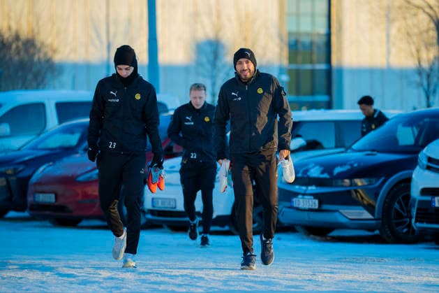 Bodo Glimt training Bodo 20251124 Magnus Riisnaes and Haitam Aleesami at the training for Bodo Glimt in Nordlandshallen the day before the Champions League football match against Juventus Photo Stian Lysberg Solum NTB Bodo Norway EDITORIAL USE ONLY RESTRICTED USE FOR BETTING COMPANIES  Copyright: xStianxLysbergxSolumx xNTBx