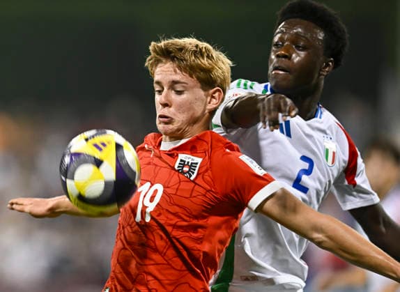 Austria v Italy : Semi-final- FIFA U-17 World Cup Qatar 2025 Johannes Mathias Moser of Austria and Dauda Iddrisa of Italy in action during the FIFA U-17 World Cup Qatar 2025 Semi-final match between Austria and Italy in Doha, Qatar, on November 24, 2025. DOHA Qatar Copyright: xNOUSHADxTHEKKAYILx