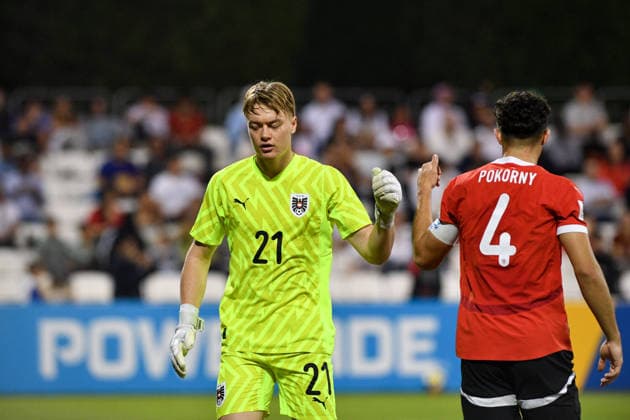SOCCER - 2025 FIFA U17, U 17 World Cup DOHA,QATAR,24.NOV.25 - SOCCER - FIFA Under 17 World Cup Qatar 2025, Austria vs Italy. Image shows Daniel Posch and Jakob Pokorny (AUT).  GEPAxpictures xRanjithxKumar