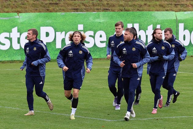 24 11 2025, xrekx, Soccer 3 Liga, 1 FC Saarbruecken Training v l Manuel Zeitz 1 FC Saarbruecken Tim Civeja 1 FC Saarbruecken Luca Wollschläger Wollschlaeger 1 FC Saarbruecken Patrick Schmidt 1 FC Saarbruecken Till Schumacher 1 FC Saarbruecken Niko Bretschneider 1 FC Saarbruecken Robin Bormuth 1 FC Saarbruecken DFL DFB REGULATIONS PROHIBIT ANY USE OF PHOTOGRAPHS AS IMAGE SEQUENCES AND OR QUASI VIDEO Saarbruecken