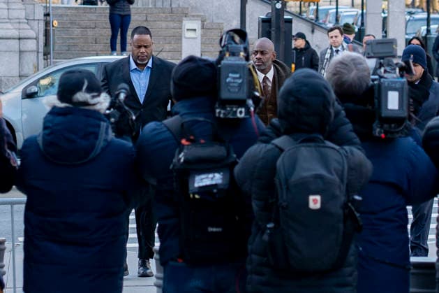 Former NBA, Basketball Herren, USA player and assistant coach Damon Jones arrives at the federal courthouse in Brooklyn, New York, 24 November 2025. Damon Jones appears in federal court in New York !ACHTUNG: NUR REDAKTIONELLE NUTZUNG!  Copyright: xAngelxColmenaresx AME2149 20251124-55018632801_1