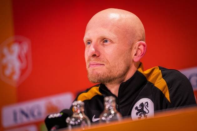 ZEIST , 24-11-2025 , KNVB Campus , season 2025 2026 , Dutch International football , Training session and press conference, PK, Pressekonferenz Netherlands (women) , picture shows Netherlands (women) head coach Arjan Veurink during press conference Training session Netherlands (women)  x32183325x Copyright: