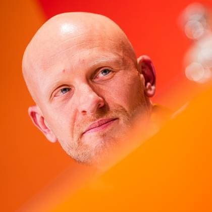 ZEIST , 24-11-2025 , KNVB Campus , season 2025 2026 , Dutch International football , Training session and press conference, PK, Pressekonferenz Netherlands (women) , picture shows Netherlands (women) head coach Arjan Veurink during press conference Training session Netherlands (women)  x32183623x Copyright: