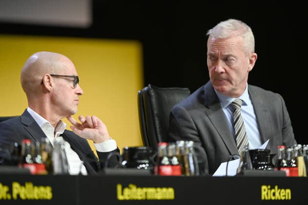 f l Carsten CRAMER, Member of the Executive Board, Thomas TRESS, Treß, Member of the Executive Board, Chief Financial Officer, CFO, Annual General Meeting of Borussia Dortmund GmbH Co KGaA, Dortmund Westfalenhalle, 24 11 2025 oÂ