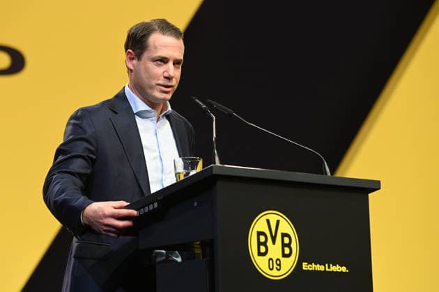 Lars RICKEN, Member of the Executive Board, Annual General Meeting of Borussia Dortmund GmbH Co KGaA, Dortmund Westfalenhalle, 24 11 2025 oÂ