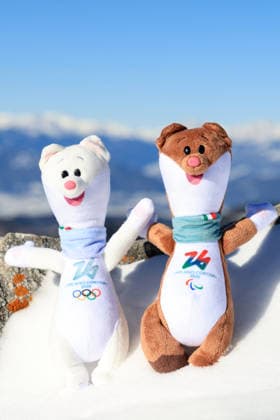 Milano Cortina 2026, Maskottchen Tina und Milo OLYMPICS - Winter Olympic Games, Olympische Spiele, Olympia, OS Milano Cortina 2026 MARIA LANKOWITZ,AUSTRIA,23.NOV.25 - OLYMPICS - Winter Olympic Games Milano Cortina 2026, preview. Image shows the mascots Tina and Milo (Milano Cortina 2026).  GEPAxpictures xMarioxBuehner-Wei