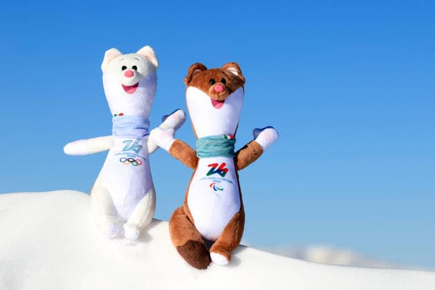 Milano Cortina 2026, Maskottchen Tina und Milo OLYMPICS - Winter Olympic Games, Olympische Spiele, Olympia, OS Milano Cortina 2026 MARIA LANKOWITZ,AUSTRIA,23.NOV.25 - OLYMPICS - Winter Olympic Games Milano Cortina 2026, preview. Image shows the mascots Tina and Milo (Milano Cortina 2026).  GEPAxpictures xMarioxBuehner-Wei