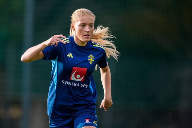 251124 Smilla Holmberg of the women s national football team of Sweden at a training session on November 24, 2025 in Albufeira. Photo: Ludvig Thunman BILDBYRAN kod LT LT0751 fotboll football soccer fotball träning practice training sverige sweden dam bbeng sverige sweden  Copyright: LUDVIGxTHUNMAN BB251124LT005