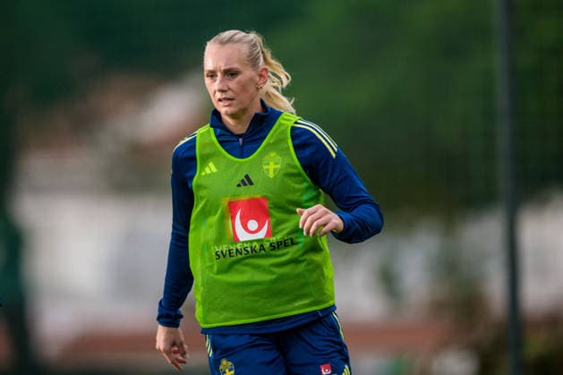 251124 Stina Blackstenius of the women s national football team of Sweden at a training session on November 24, 2025 in Albufeira Photo Ludvig Thunman BILDBYRAN code LT LT0751 fotboll football soccer fotball träning practice training sverige sweden dam bbeng sverige sweden  Copyright: LUDVIGxTHUNMAN BB251124LT013