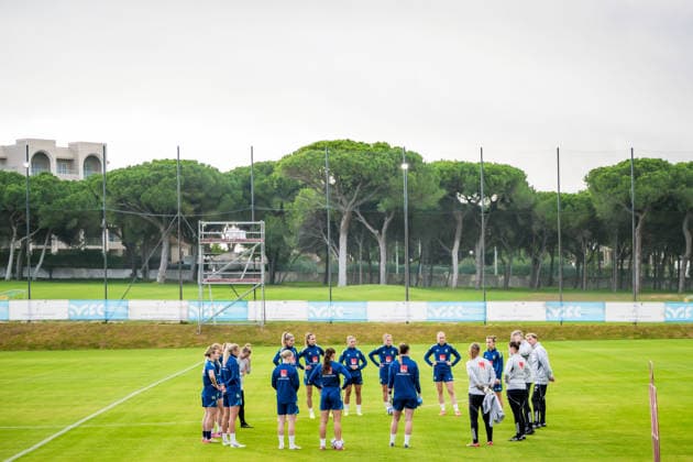 251124 Players of the women s national football team of Sweden at a training session on November 24, 2025 in Albufeira Photo Ludvig Thunman BILDBYRAN code LT LT0751 fotboll football soccer fotball träning practice training sverige sweden dam bbeng sverige sweden  Copyright: LUDVIGxTHUNMAN BB251124LT014