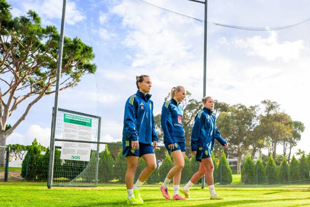 251124 Julia Zigiotti Olme, Stina Blackstenius and Filippa Angeldahl of the women s national football team of Sweden at a training session on November 24, 2025 in Albufeira Photo Ludvig Thunman BILDBYRAN code LT LT0751 fotboll football soccer fotball träning practice training sverige sweden dam bbeng sverige sweden  Copyright: LUDVIGxTHUNMAN BB251124LT019