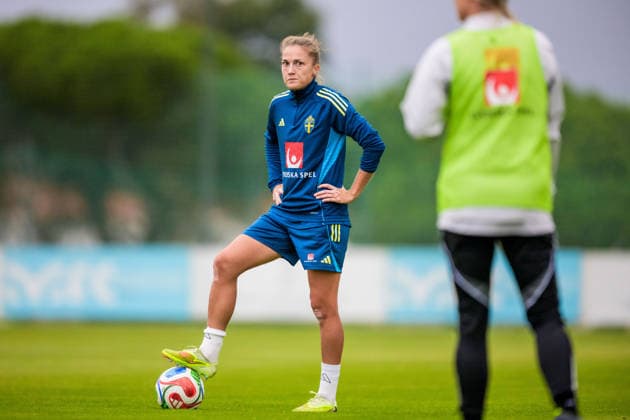 251124 Filippa Angeldahl of the women s national football team of Sweden at a training session on November 24, 2025 in Albufeira Photo Ludvig Thunman BILDBYRAN code LT LT0751 fotboll football soccer fotball träning practice training sverige sweden dam bbeng sverige sweden  Copyright: LUDVIGxTHUNMAN BB251124LT022