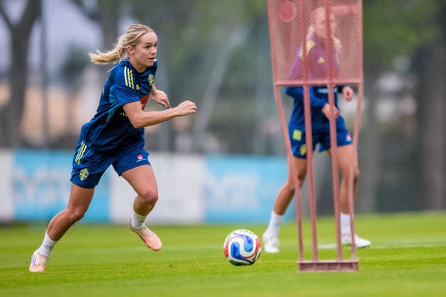 251124 Hanna Lundkvist of the women s national football team of Sweden at a training session on November 24, 2025 in Albufeira Photo Ludvig Thunman BILDBYRAN code LT LT0751 fotboll football soccer fotball träning practice training sverige sweden dam bbeng sverige sweden  Copyright: LUDVIGxTHUNMAN BB251124LT024