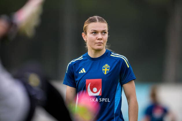 251124 Beata Olsson of the women s national football team of Sweden at a training session on November 24, 2025 in Albufeira Photo Ludvig Thunman BILDBYRAN code LT LT0751 fotboll football soccer fotball träning practice training sverige sweden dam bbeng sverige sweden  Copyright: LUDVIGxTHUNMAN BB251124LT025