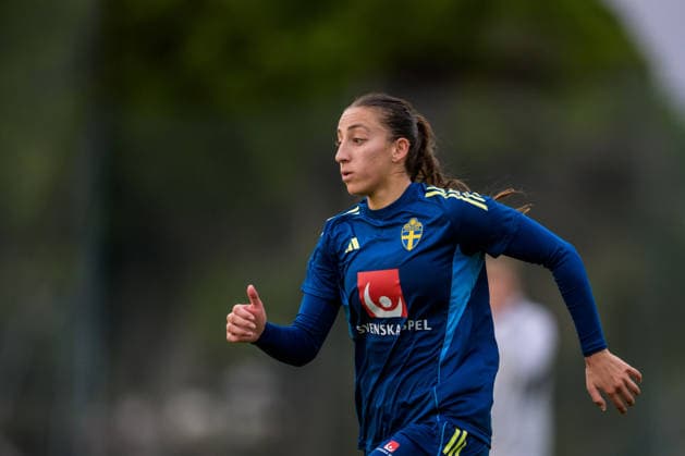 251124 Rosa Kafaji of the women s national football team of Sweden at a training session on November 24, 2025 in Albufeira Photo Ludvig Thunman BILDBYRAN code LT LT0751 fotboll football soccer fotball träning practice training sverige sweden dam bbeng sverige sweden  Copyright: LUDVIGxTHUNMAN BB251124LT026