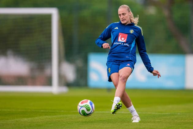 251124 Elma Junttila Nelhage of the women s national football team of Sweden at a training session on November 24, 2025 in Albufeira Photo Ludvig Thunman BILDBYRAN code LT LT0751 fotboll football soccer fotball träning practice training sverige sweden dam bbeng sverige sweden  Copyright: LUDVIGxTHUNMAN BB251124LT027