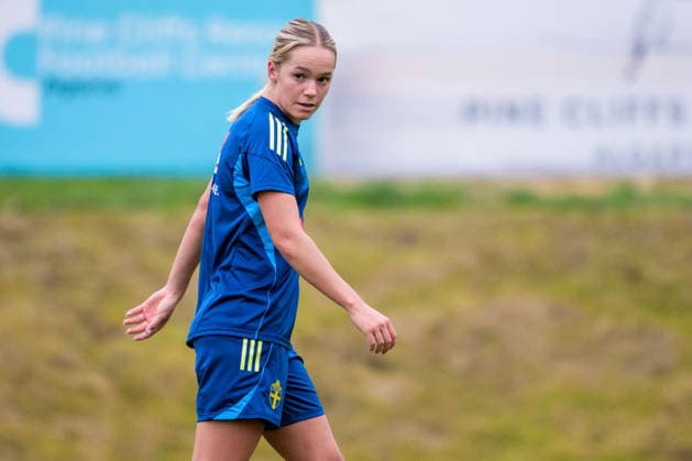 251124 Hanna Lundkvist of the women s national football team of Sweden at a training session on November 24, 2025 in Albufeira Photo Ludvig Thunman BILDBYRAN code LT LT0751 fotboll football soccer fotball träning practice training sverige sweden dam bbeng sverige sweden  Copyright: LUDVIGxTHUNMAN BB251124LT032