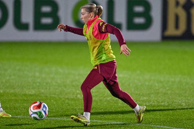 Elisa Senss Germany on the ball, GER, UEFA Nations League, Training of the womens national soccer team before the final match Germany vs. Spain, 24 11 2025 GER, UEFA Nations League, Training of the womens national soccer team before the final match Germany vs. Spain, 24 11 2025 Frankfurt am Main Copyright: xEibner-Pressefoto FlorianxWiegandx EP_FWD