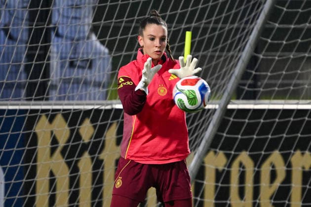 Ena Mahmutovic Germany on the ball, GER, UEFA Nations League, Training of the womens national soccer team before the final match between Germany and Spain, 24 11 2025 GER, UEFA Nations League, Training of the womens national soccer team before the final match between Germany and Spain, 24 11 2025 Frankfurt am Main Copyright: xEibner-Pressefoto FlorianxWiegandx EP_FWD