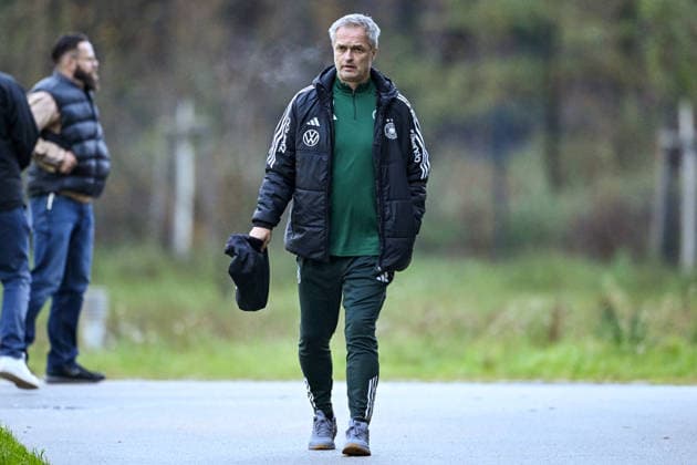 Christian Wück (Deutschland, Trainer) beim Training, GER, UEFA Nations League, Training der Frauen Fussball-Nationalmannschaft vor dem finalspiel Deutschland vs Spanien, 24.11.2025. GER, UEFA Nations League, Training der Frauen Fussball-Nationalmannschaft vor dem finalspiel Deutschland vs Spanien, 24.11.2025. Frankfurt am Main Copyright: xEibner-Pressefoto FlorianxWiegandx EP_FWD