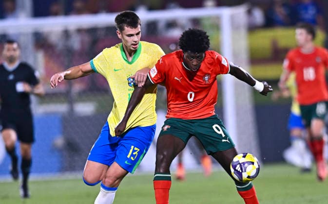 Portugal v Brazil : Semi-final- FIFA U-17 World Cup Qatar 2025 Anisio Cabral of Portugal and Vitor Fernandes of Brazil in action during the FIFA U-17 World Cup Qatar 2025 Semi-final match between Portugal and Brazil in Doha, Qatar, on November 24, 2025. DOHA Qatar Copyright: xNOUSHADxTHEKKAYILx