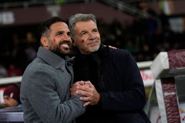 TorinoÕs head coach Marco Baroni and ComoÕs head coach Cesc Fabregas during the Serie A soccer match between Torino Fc and Como at the Stadio Olimpico Grande Torino in Turin, north west Italy - November 24, 2025. - Soccer  Copyright: xFabioxFerrari LaPressex