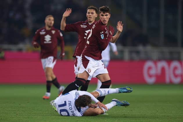 Turin, Italy, 24th November 2025. Cesare Casadei of Torino FC clashes with Nico Paz of Como 1907 during the Torino vs Como 1907 Serie A match at Stadio Grande Torino, Turin. Picture credit should read: Jonathan Moscrop Sportimage EDITORIAL USE ONLY. No use with unauthorised audio, video, data, fixture lists, club league logos or live services. Online in-match use limited to 120 images, no video emulation. No use in betting, games or single club league player publications. SPI_015_JM_TORO_COMO SPI-4297-0015