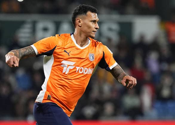 RAMS Basaksehir v Trabzonspor - Turkish Super Lig ISTANBUL, TURKIYE - NOVEMBER 24: Davie Selke of RAMS Basaksehir celebrates after a goal during the Turkish Super Lig Week 13 match between RAMS Basaksehir and Trabzonspor at Basaksehir Fatih Terim Stadium in Istanbul, Turkiye, on November 24, 2025. Esra Bilgin Anadolu Istanbul Turkey. Editorial use only. Please get in touch for any other usage.  Copyright: x2025xAnadoluxEsraxBilginx