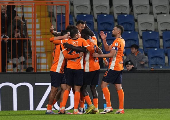 RAMS Basaksehir v Trabzonspor - Turkish Super Lig ISTANBUL, TURKIYE - NOVEMBER 24: Eldor Shomuronov (14) of RAMS Basaksehir celebrates with his teammates after a goal during the Turkish Super Lig week 13 football match between RAMS Basaksehir and Trabzonspor at Basaksehir Fatih Terim Stadium in Istanbul, Turkiye, on November 24, 2025. Esra Bilgin Anadolu Istanbul Turkey. Editorial use only. Please get in touch for any other usage.  Copyright: x2025xAnadoluxEsraxBilginx