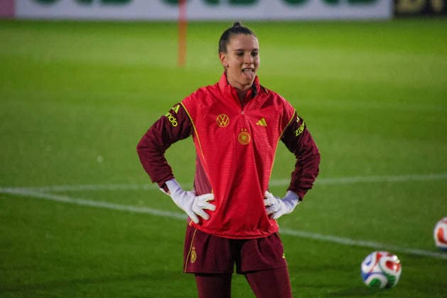 Frankfurt, Germany 24 November 2025 Soccer women national team training 24 11 2025 In the picture goalkeeper Ena Mahmutovic Germany at training in Frankfurt DFB regulations prohibit any use of photographs as image sequences and or quasi video DFB Campus Hessen Copyright: xFotostandx xFantinix