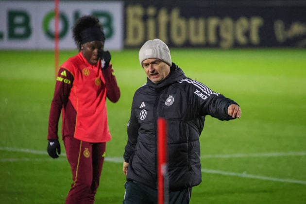 Frankfurt, Germany 24 November 2025 Soccer women national team training 24 11 2025 In the picture national coach Christian Wück Wueck Germany at training in Frankfurt DFB regulations prohibit any use of photographs as image sequences and or quasi video DFB Campus Hessen Copyright: xFotostandx xFantinix