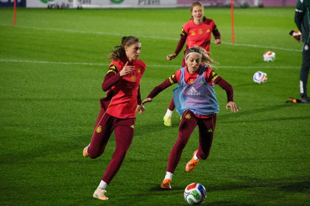 Frankfurt, Germany 24 November 2025 Soccer women national team training 24 11 2025 In the picture from left Jule Brand Germany and Kathrin Hendrich Germany at training in Frankfurt DFB regulations prohibit any use of photographs as image sequences and or quasi video DFB Campus Hessen Copyright: xFotostandx xFantinix