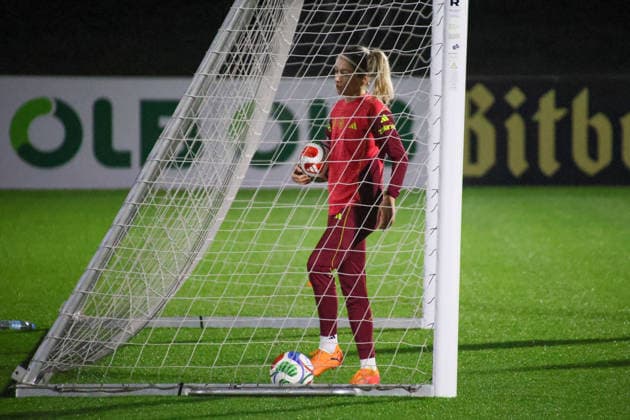 Frankfurt, Germany 24 November 2025 Soccer women national team training 24 11 2025 In the picture Kathrin Hendrich Germany in goal during training in Frankfurt DFB regulations prohibit any use of photographs as image sequences and or quasi video DFB Campus Hessen Copyright: xFotostandx xFantinix
