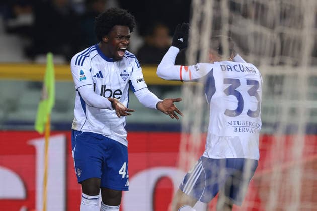 Turin, Italy, 24th November 2025. Jayden Addai of Como 1907 celebrates with team mate Lucas Da Cunha after scoring to give the side a 1-0 lead during the Torino vs Como 1907 Serie A match at Stadio Grande Torino, Turin. Picture credit should read: Jonathan Moscrop Sportimage EDITORIAL USE ONLY. No use with unauthorised audio, video, data, fixture lists, club league logos or live services. Online in-match use limited to 120 images, no video emulation. No use in betting, games or single club league player publications. SPI_033_JM_TORO_COMO SPI-4297-0033